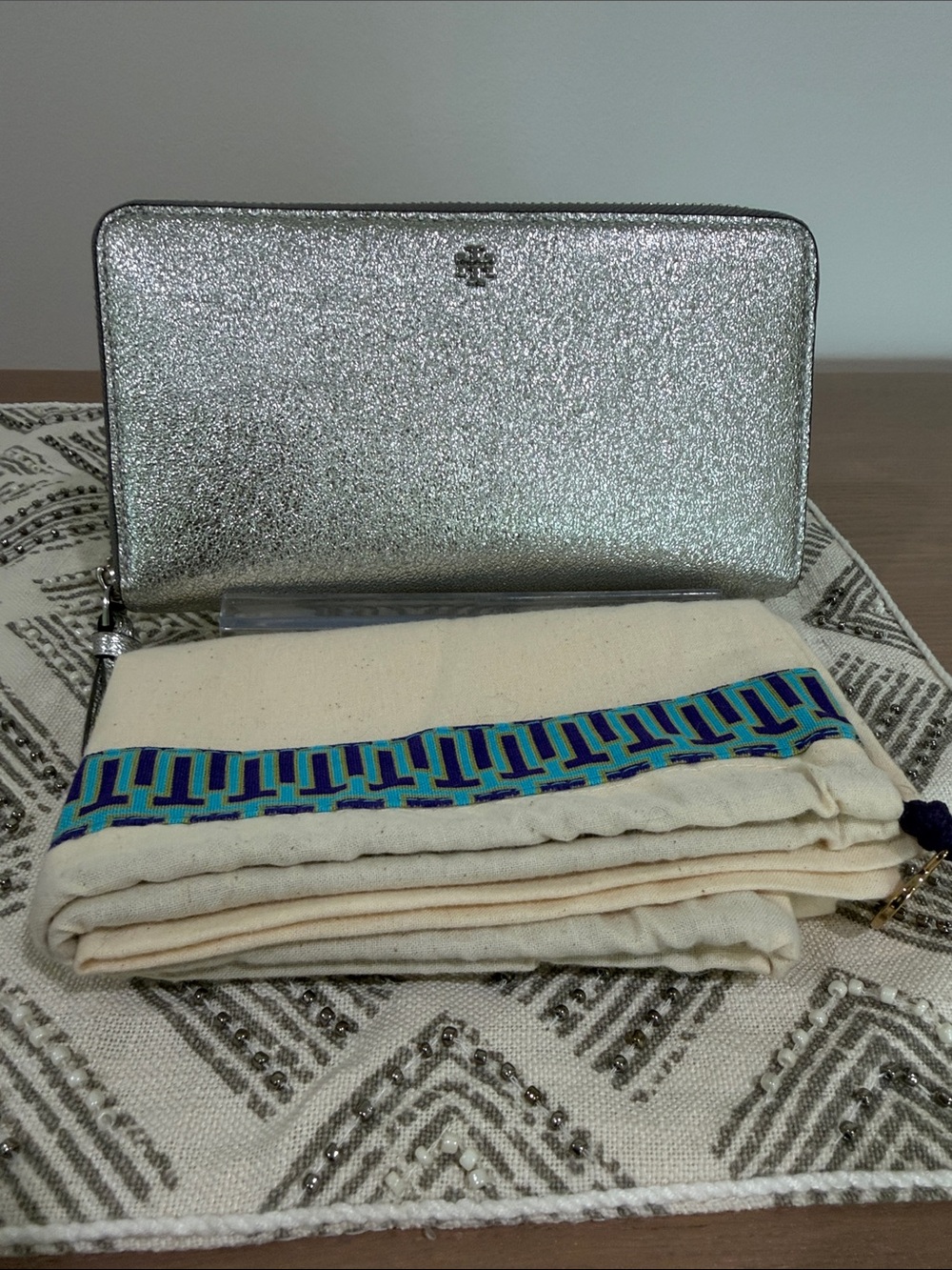 Tory Burch EUC  Silver Metallic/Gray Zip-Around Continental Wallet & Dust Bag